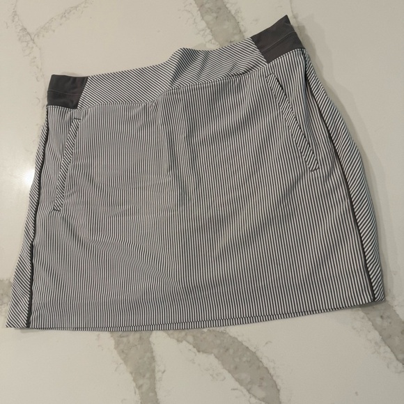 Athleta Brooklyn Textured Athletic Skort Women’s 14 Gray/White Striped Pockets - Picture 2 of 9